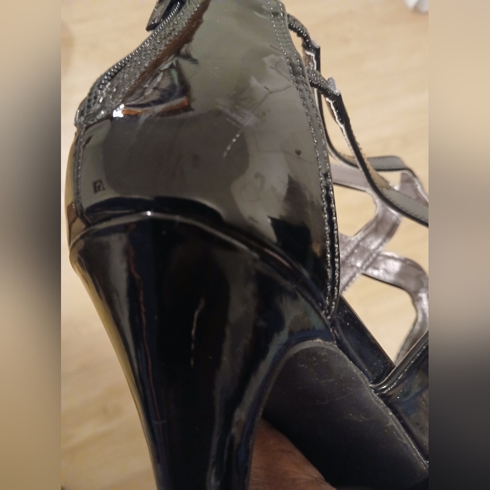 Daisy Fuentes Black Patent Strappy Heels - Picture 6 of 12